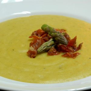Receta de crema de espárragos trigueros con crujiente de jamón