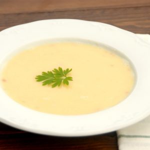 Receta de consomé o caldo de patata con Thermomix