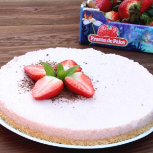 Receta de tarta fácil de fresa y chocolate blanco
