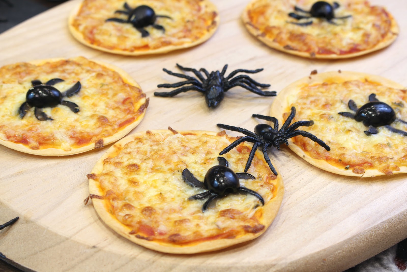 pizzas araña halloween Merienda fácil y rápida de Halloween