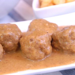Receta de albóndigas en salsa de almendras