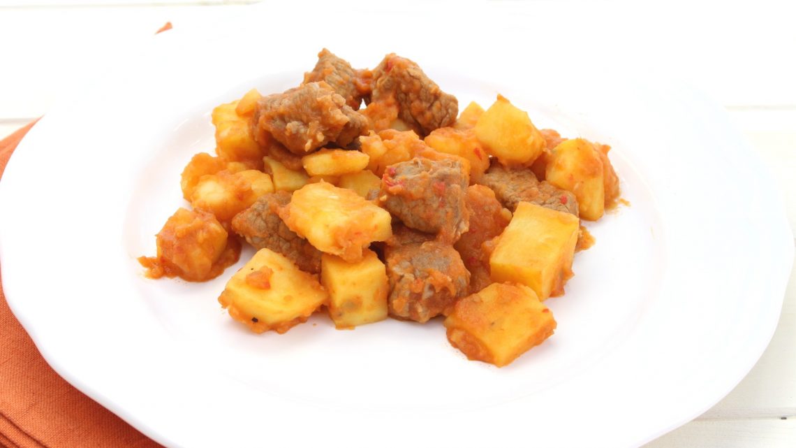 Receta de carne guisada con patatas en Mambo