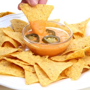 Receta de salsa de queso picante para nachos