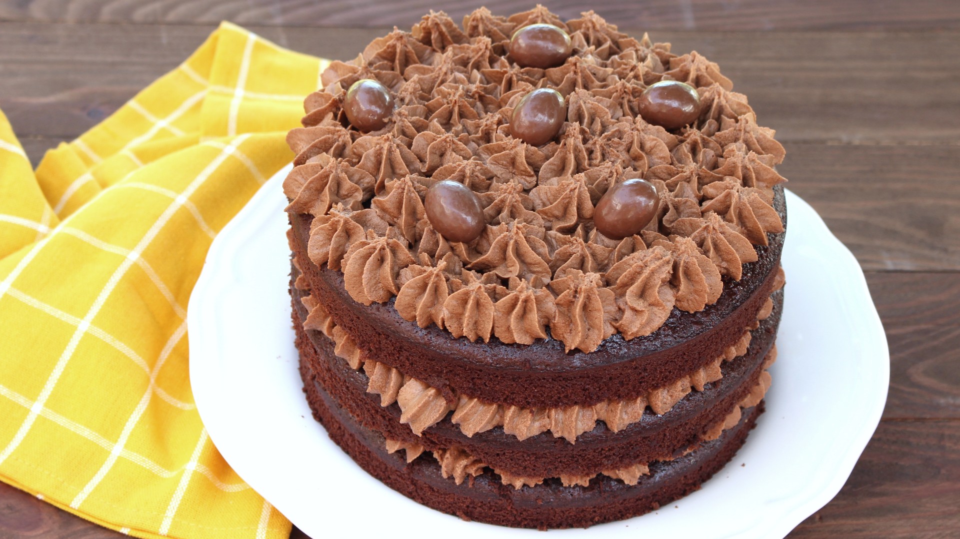 Tarta de chocolate ideal para cumpleaños - Saltando la dieta