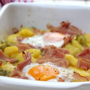 Receta de patatas a lo pobre con jamón york y huevo en Thermomix
