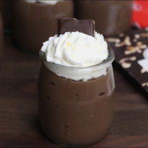 Receta de copas de chocolate y nata caseras