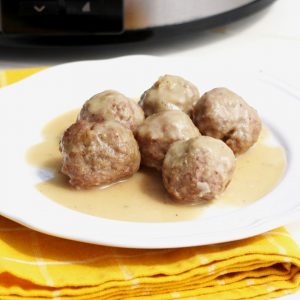 Receta de albóndigas en salsa de vino y cebolla con olla de cocción lenta