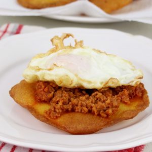 Receta de tortos con picadillo y huevo en Mambo