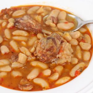 Receta de alubias con costillas en olla de cocción lenta