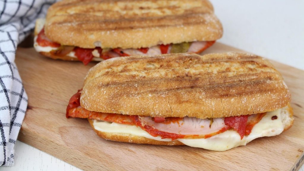 bocadillo de lomo con queso y pimientos 1 4 sandwiches o bocadillos fáciles y rápidos de hacer